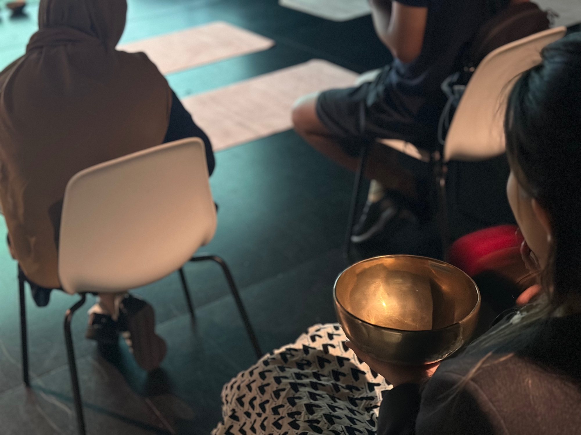 A singing bowl glowing during a university workshop